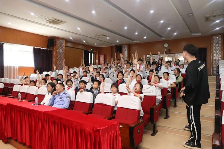 齐贤小学体育老师名单照片,齐贤中心小学杰出校友