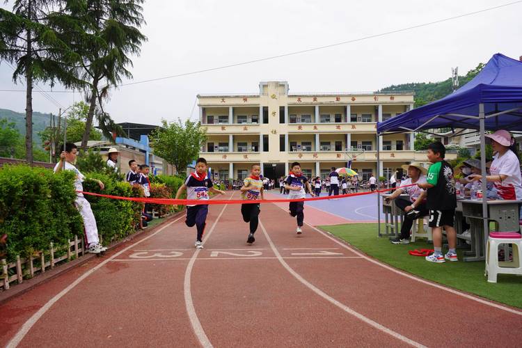 吕河中学体育老师名单照片,吕河中学2017感恩大会图片