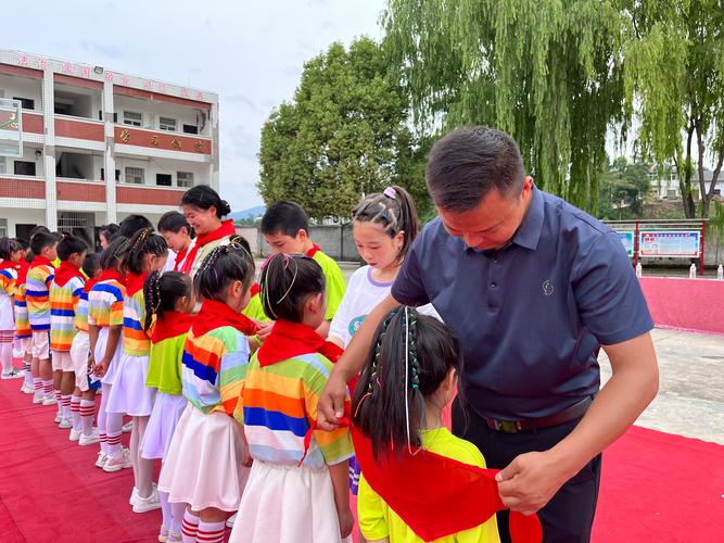 曹湾体育老师名单照片高清,曹湾小学