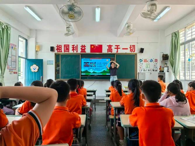 普贤小学体育老师名单电话,晋江普贤小学电话