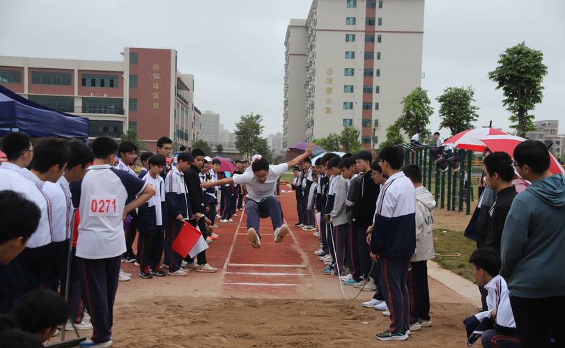 培献中学体育老师名单照片,培献中学招初一多少人