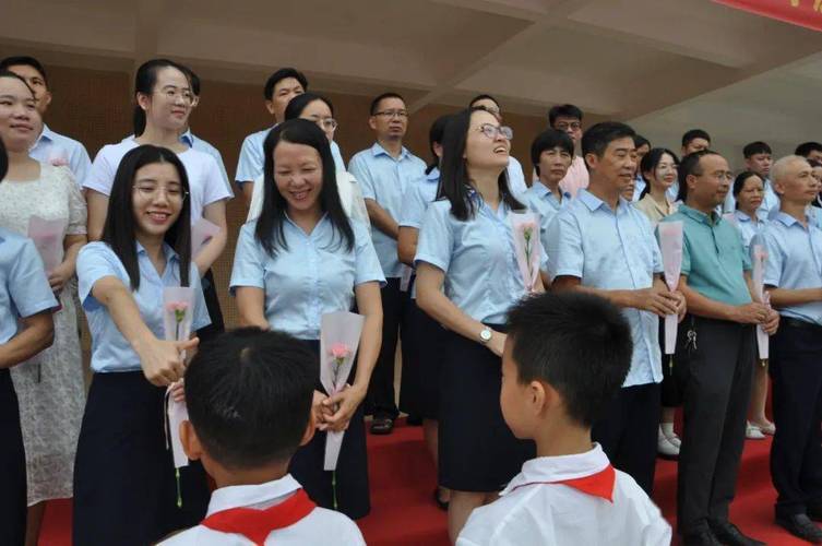 麻涌小学体育老师名单照片,麻涌第一小学